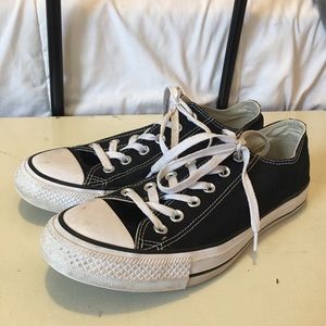 BLACK ALL STAR CONVERSE!